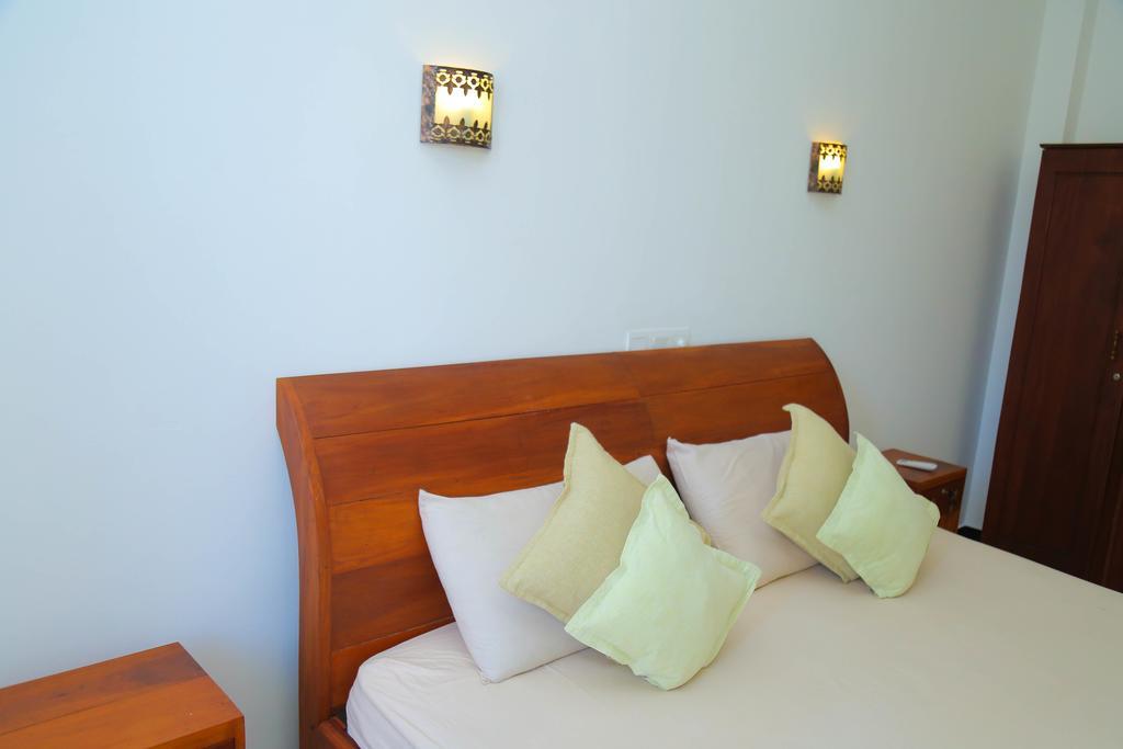Aurora Hotel Hikkaduwa Esterno foto