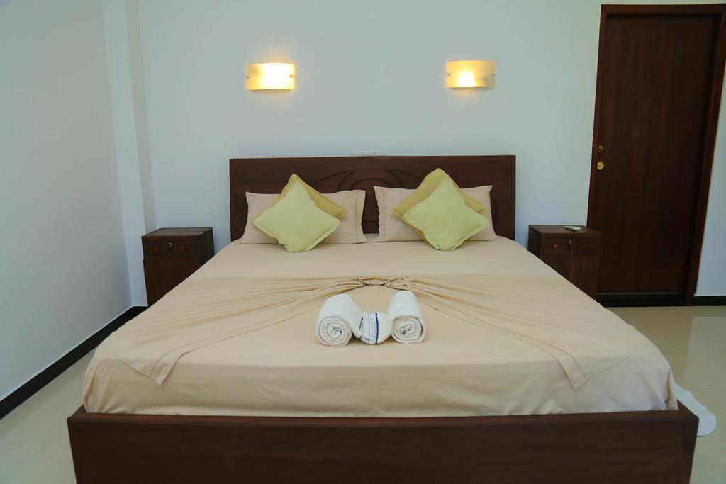 Aurora Hotel Hikkaduwa Esterno foto